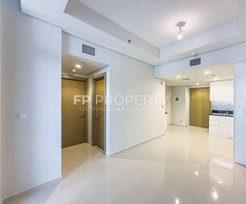 Great Layout | Prime Location| Balcony - Image 10