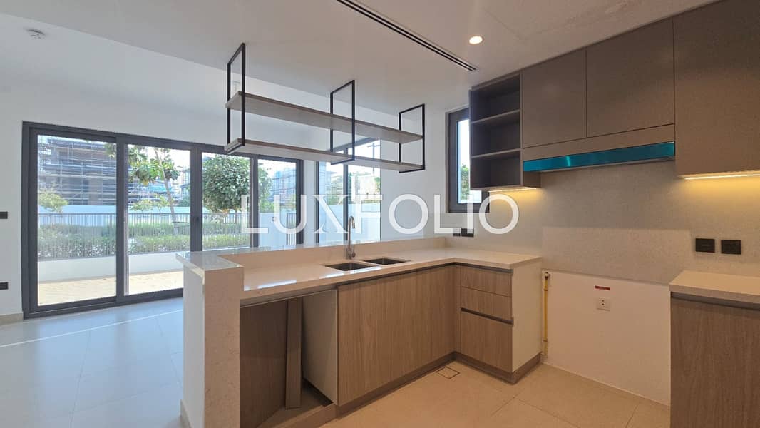 Twin Sky Villa, Single Row, Near Pool and Park