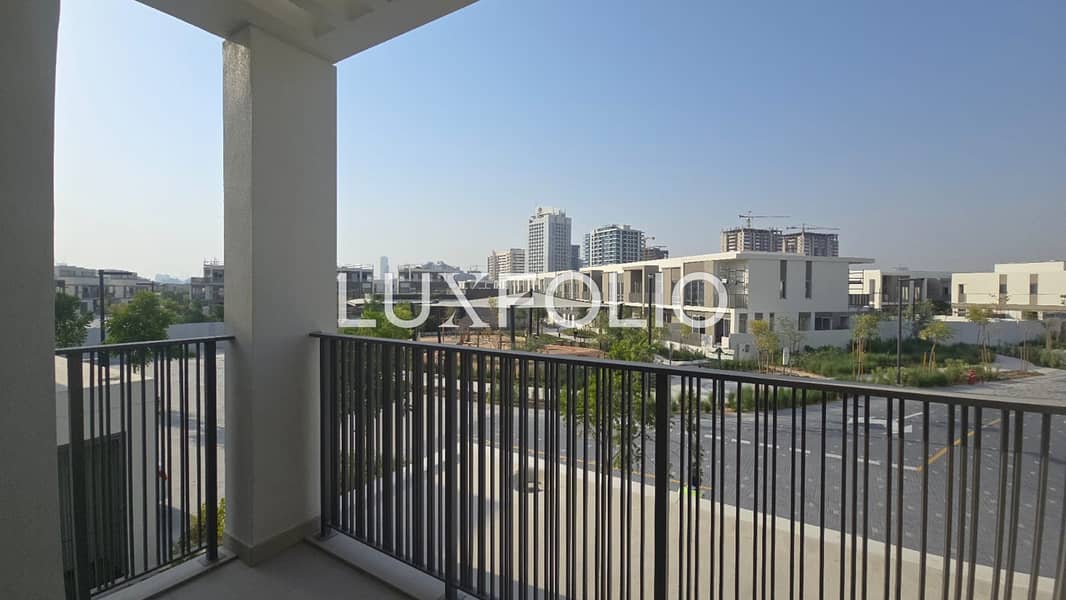 Twin Sky Villa, Single Row, Near Pool and Park