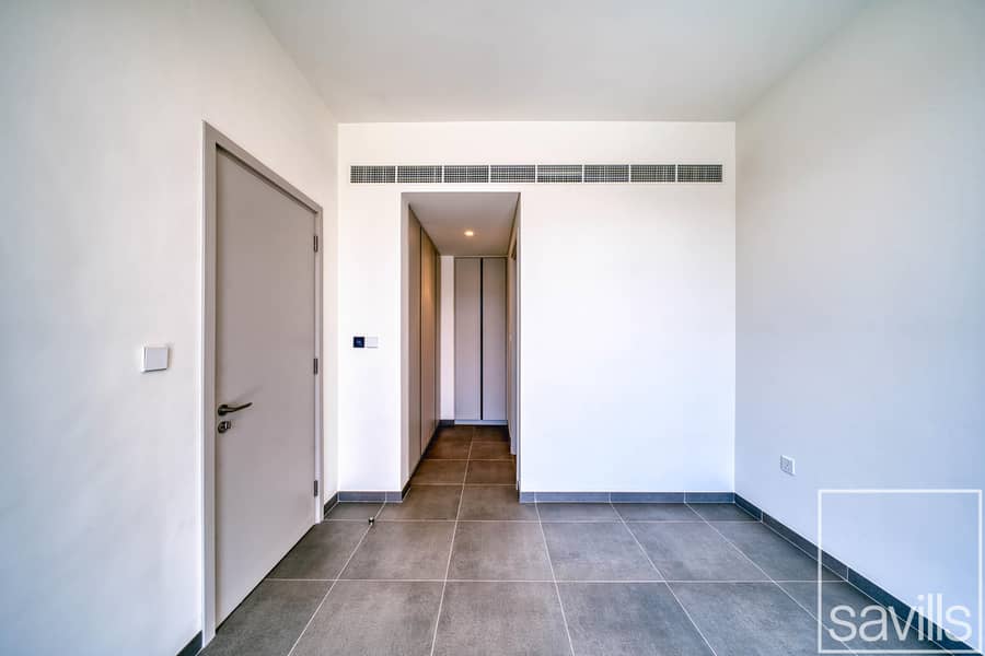 EXCLUSIVE | GENUINE RESALE | MODERN FINISHING - Image 19