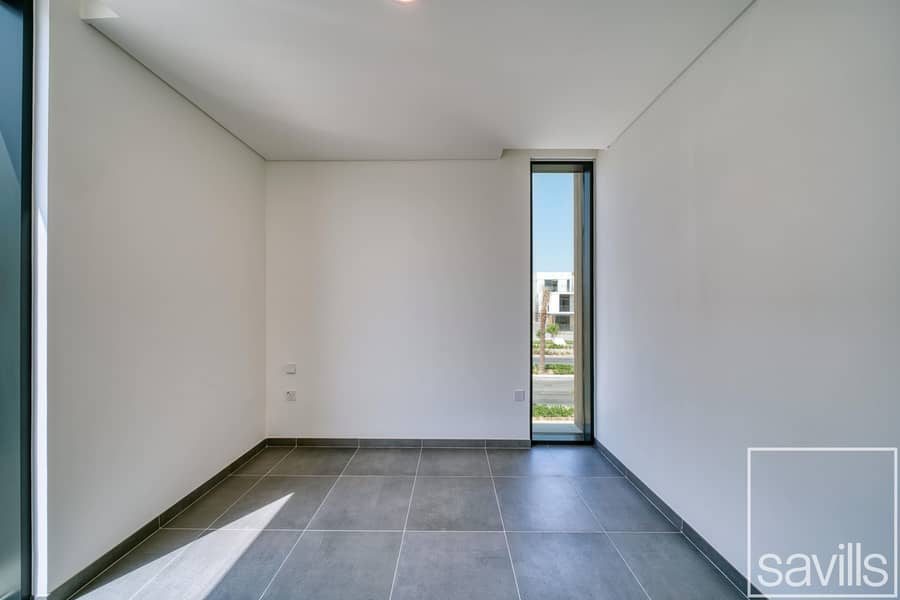 EXCLUSIVE | GENUINE RESALE | MODERN FINISHING - Image 20