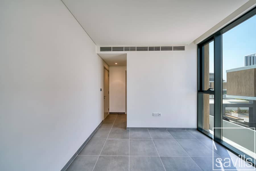 EXCLUSIVE | GENUINE RESALE | MODERN FINISHING - Image 21