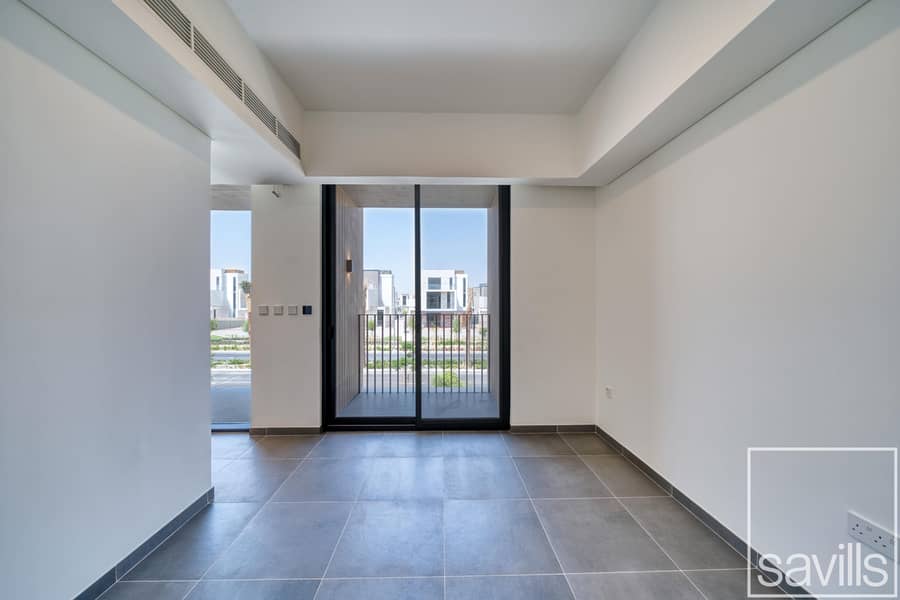 EXCLUSIVE | GENUINE RESALE | MODERN FINISHING - Image 25