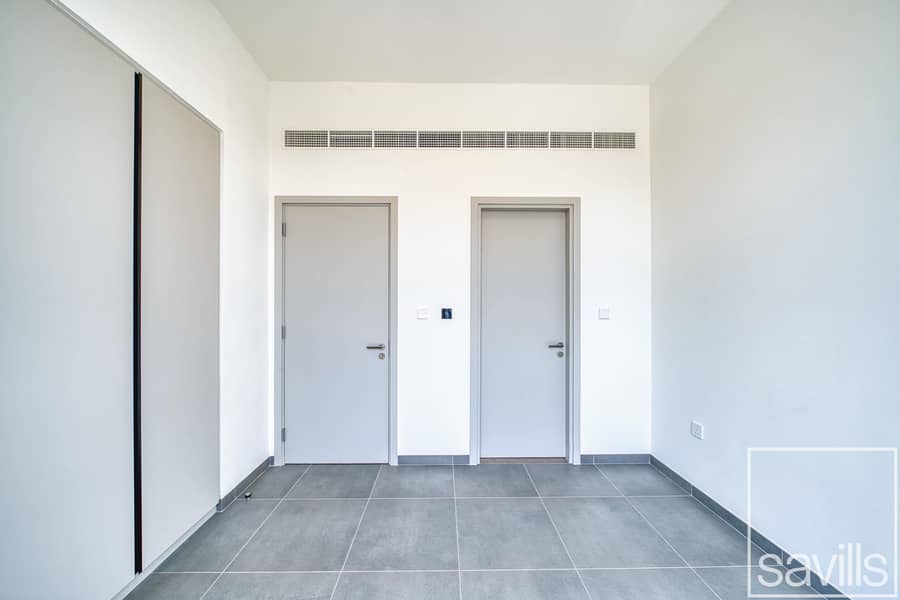 EXCLUSIVE | GENUINE RESALE | MODERN FINISHING - Image 26