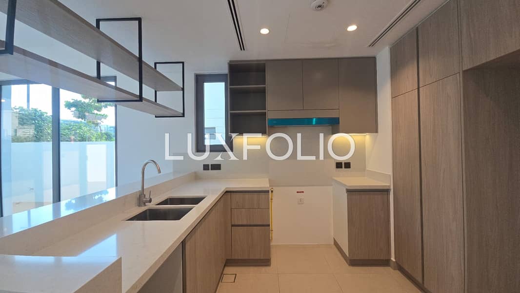 Twin Sky Villa, Single Row, Near Pool and Park