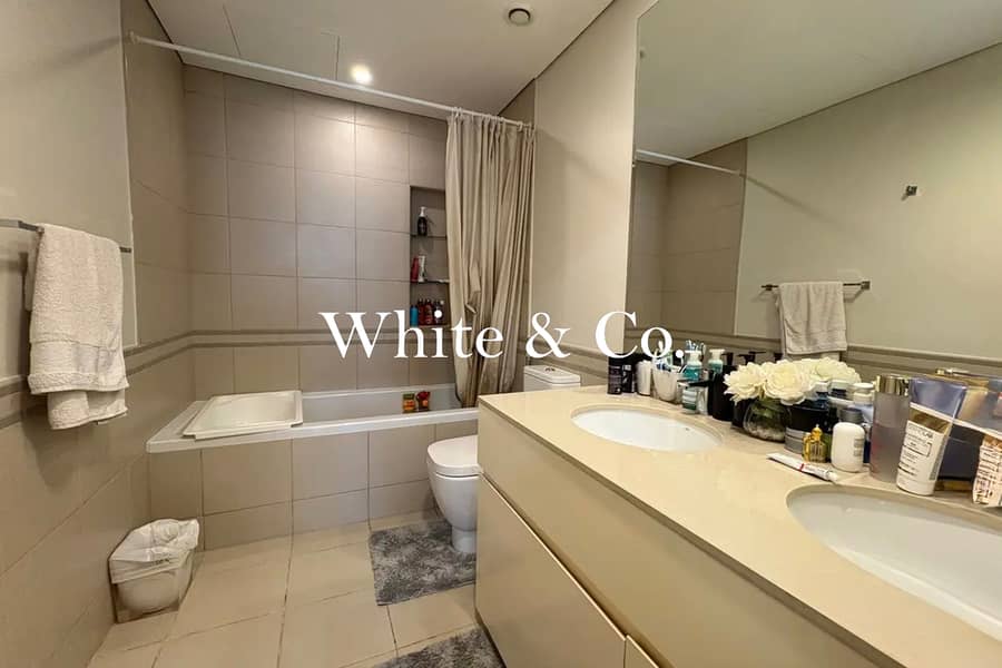 Upgraded | Pool Views | Vacant on Transfer - Image 8