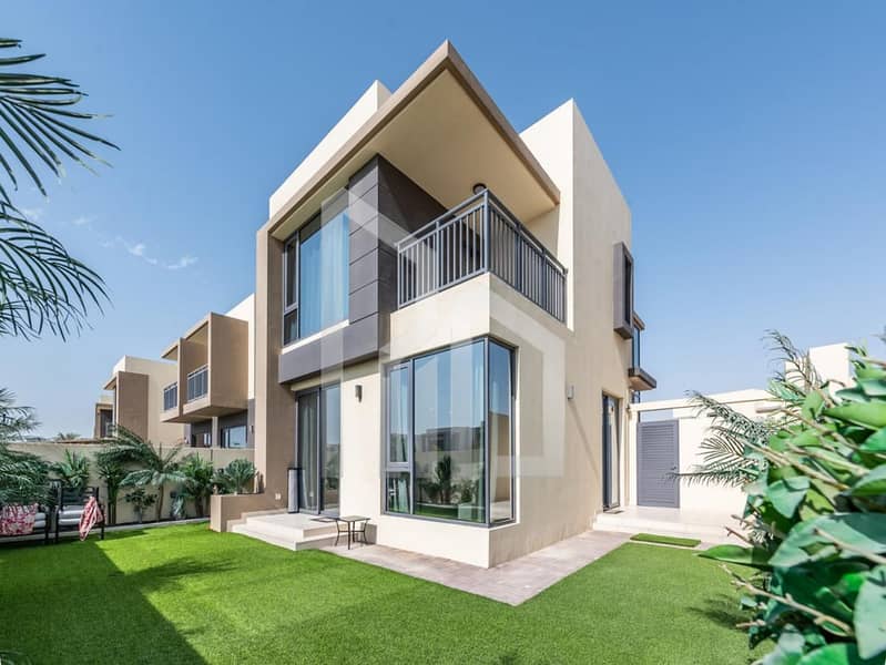 Single Row | Large Plot | Landscaped