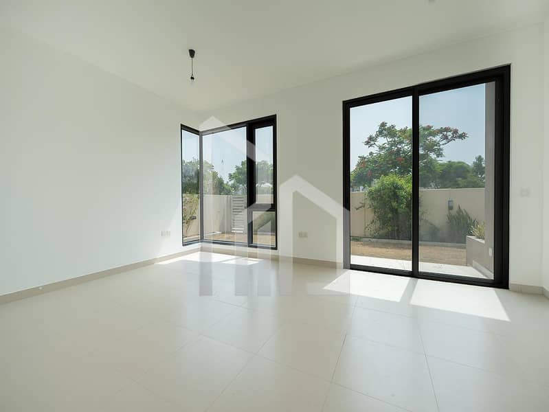 Single Row | Large Plot | Landscaped