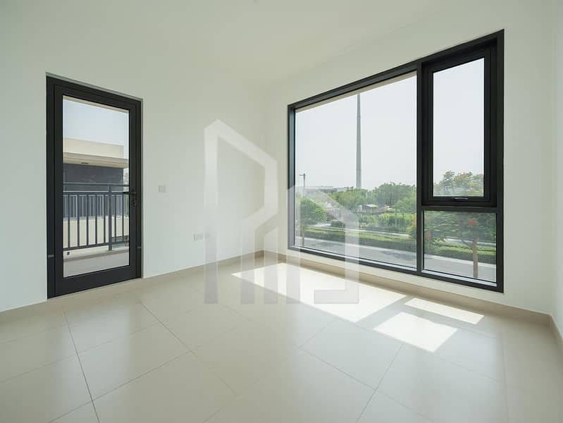 Single Row | Large Plot | Landscaped - Image 11