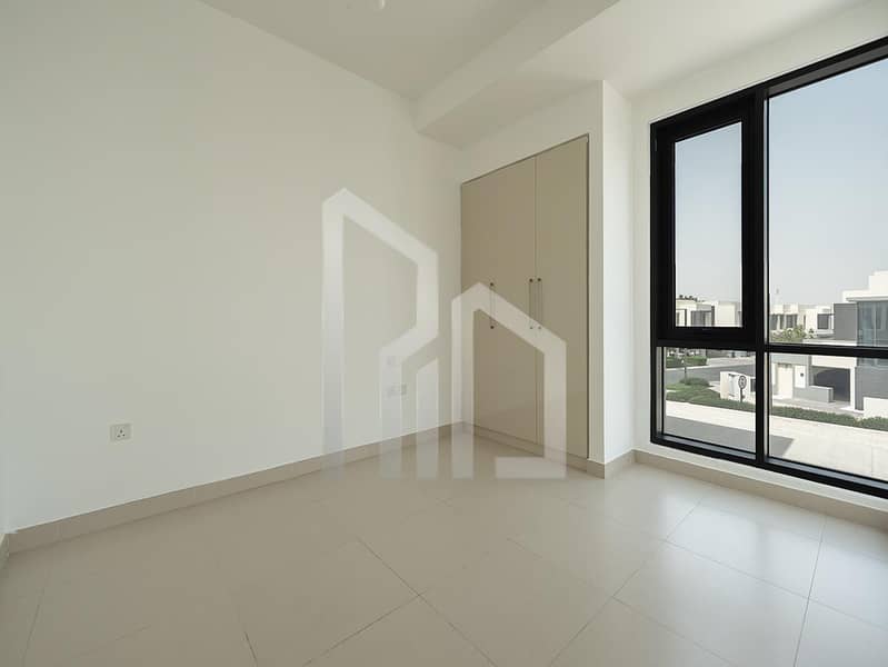 Single Row | Large Plot | Landscaped - Image 12