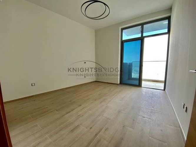 Chiller Free | Close To Metro | Pool View