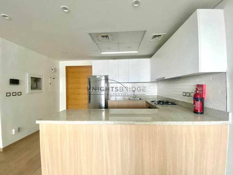 Chiller Free | Close To Metro | Pool View