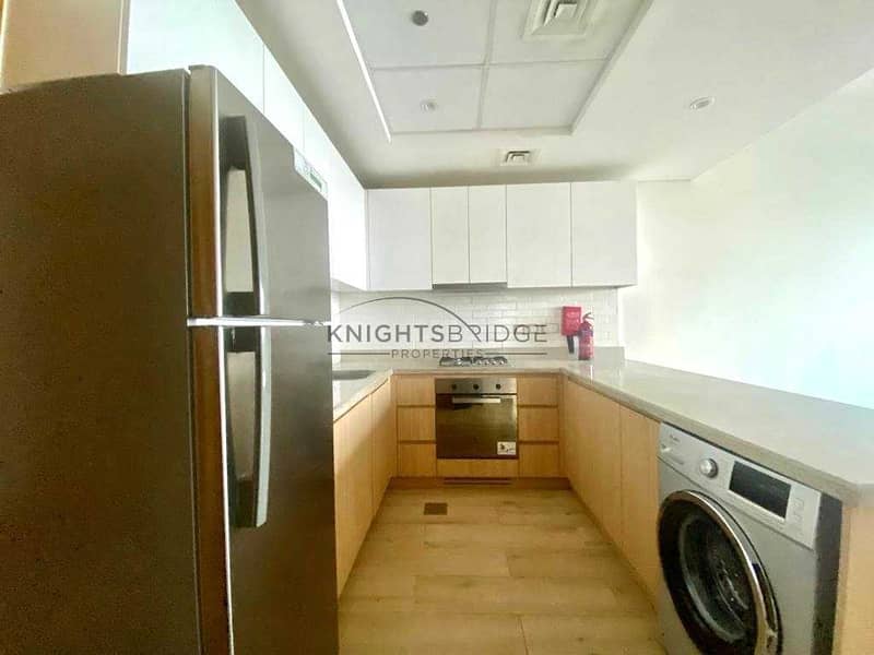 Chiller Free | Close To Metro | Pool View