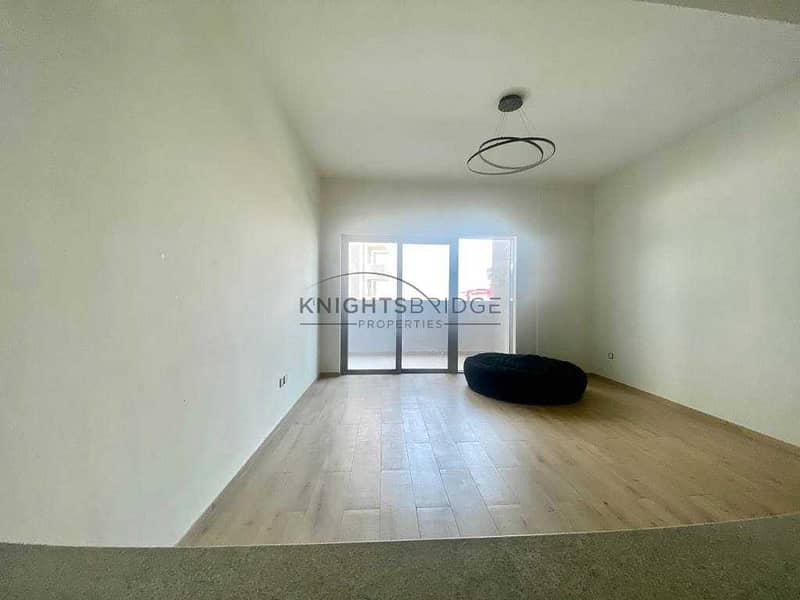 Chiller Free | Close To Metro | Pool View