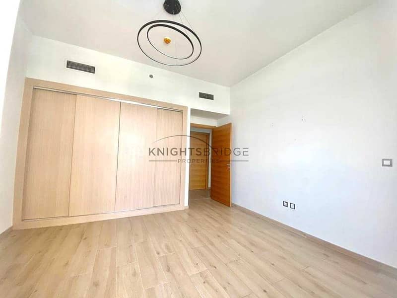 Chiller Free | Close To Metro | Pool View - Image 6