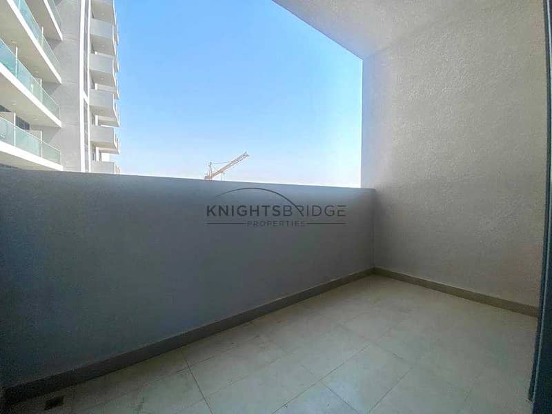 Chiller Free | Close To Metro | Pool View - Image 8