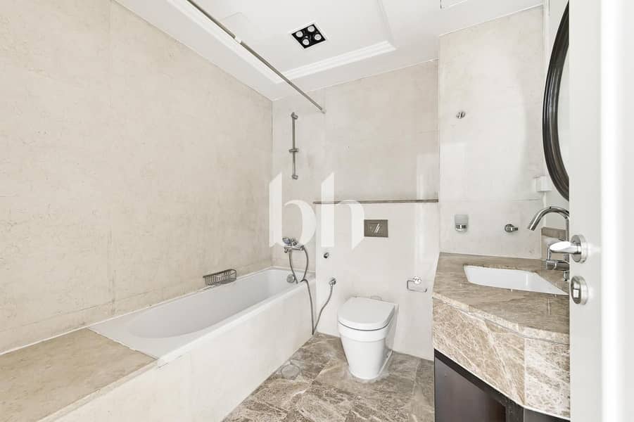 Rare Duplex | Full View | Large Layout | 3 Bedroom - Image 9