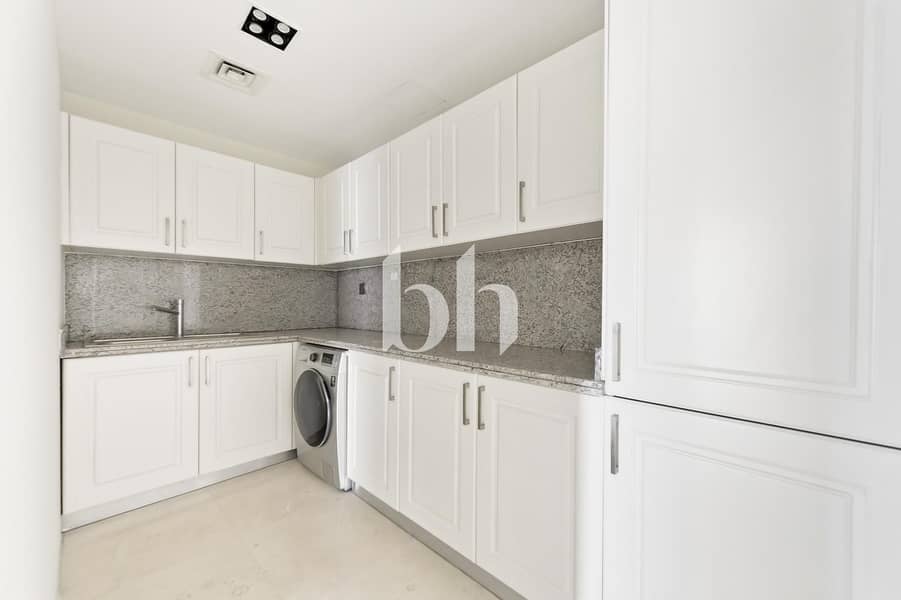 Rare Duplex | Full View | Large Layout | 3 Bedroom - Image 10