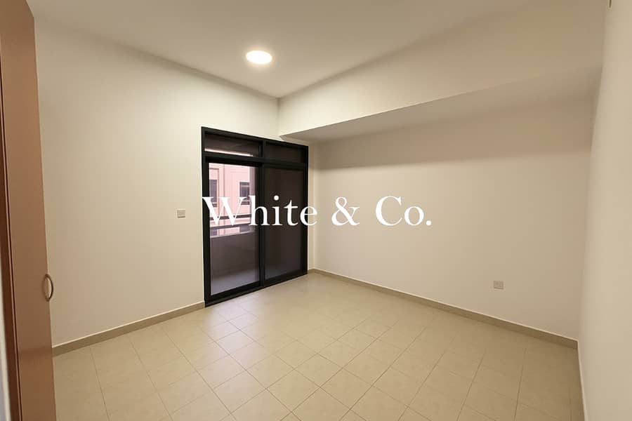 Spacious Room | Vacant Feb | Large Layout - Image 10