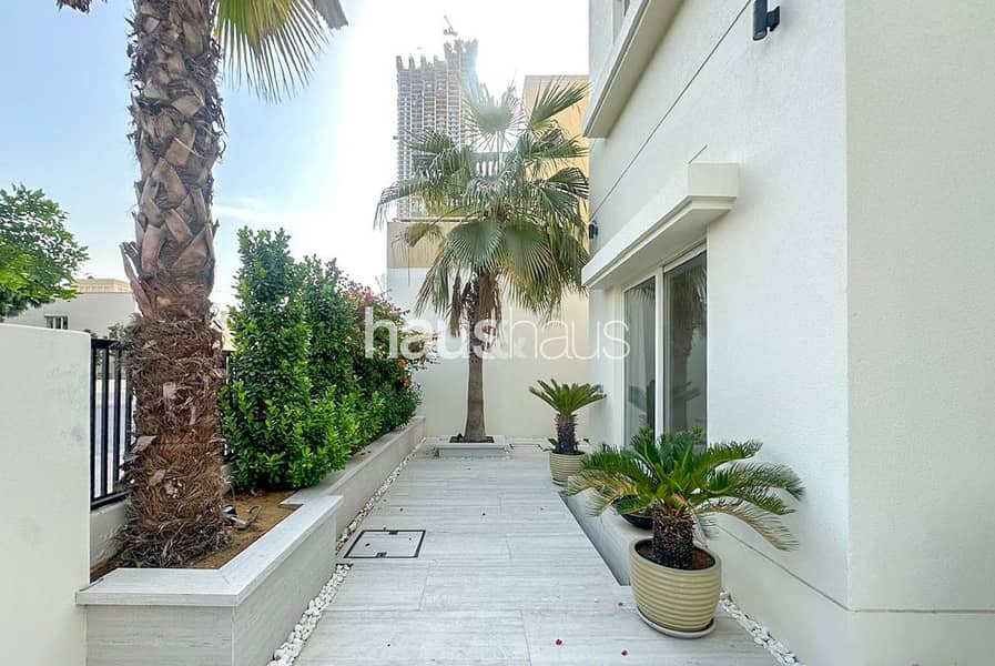 Luxury villa-Fully Renovated-Pool and Elevator