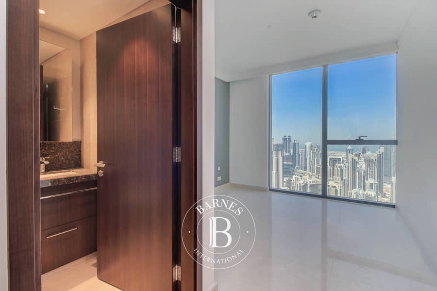 Marvelous Penthouse with Panoramic Burj Khalifa - Image 6