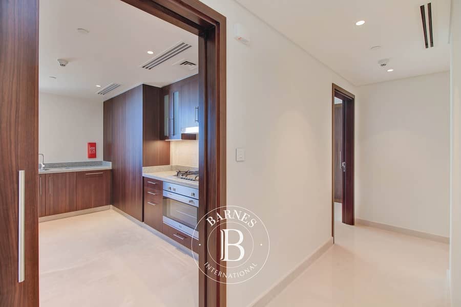 Marvelous Penthouse with Panoramic Burj Khalifa - Image 7