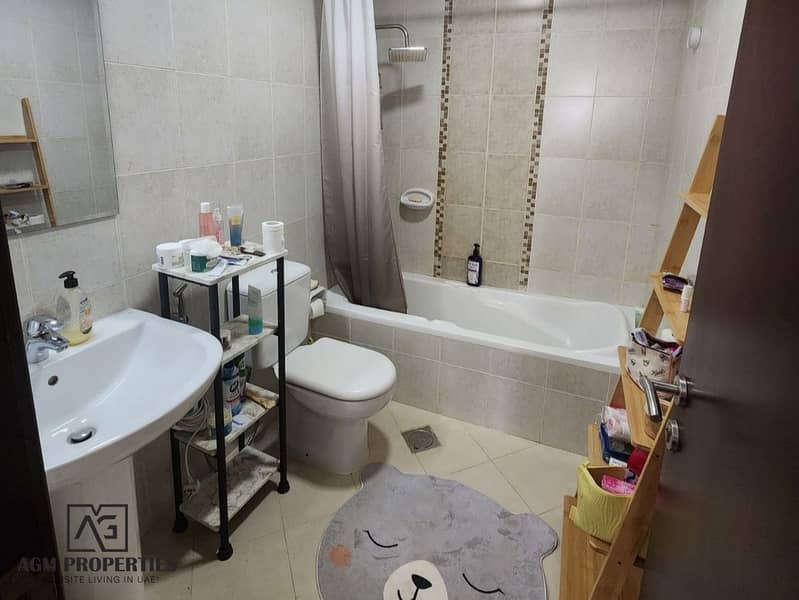 Chiller Free | Prime Location | Decent - Image 10