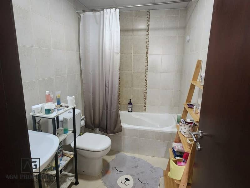 Chiller Free | Prime Location | Decent - Image 11