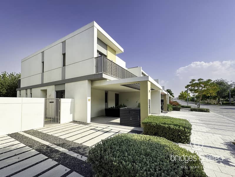 SINGLE ROW | CLOSE TO AMENITIES | FULLY UPGRADED