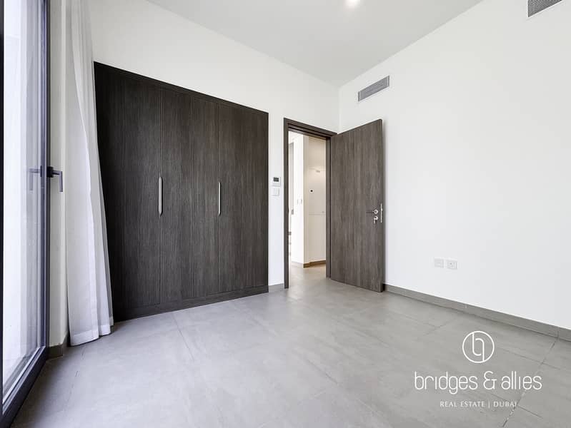 SINGLE ROW | CLOSE TO AMENITIES | FULLY UPGRADED - Image 6