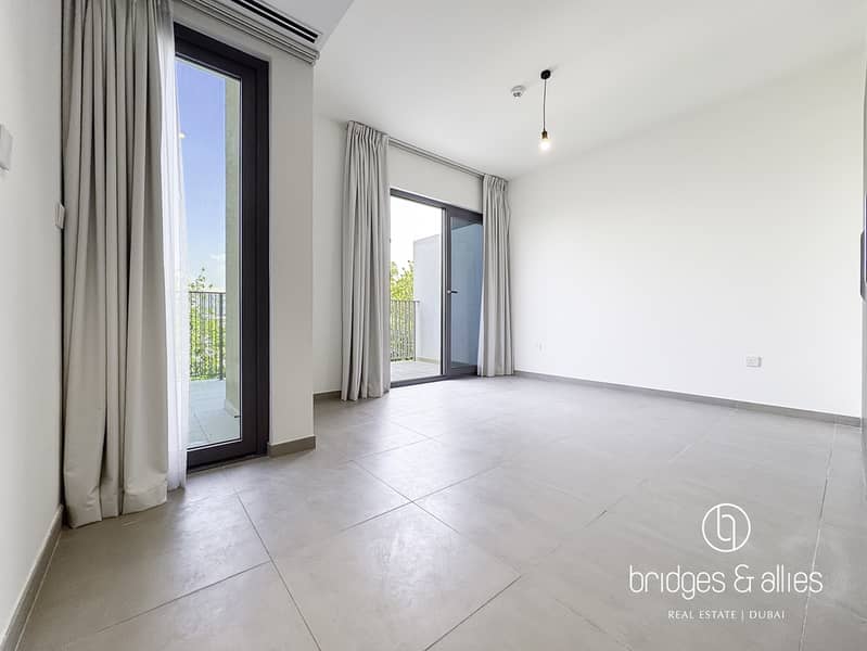 SINGLE ROW | CLOSE TO AMENITIES | FULLY UPGRADED - Image 11