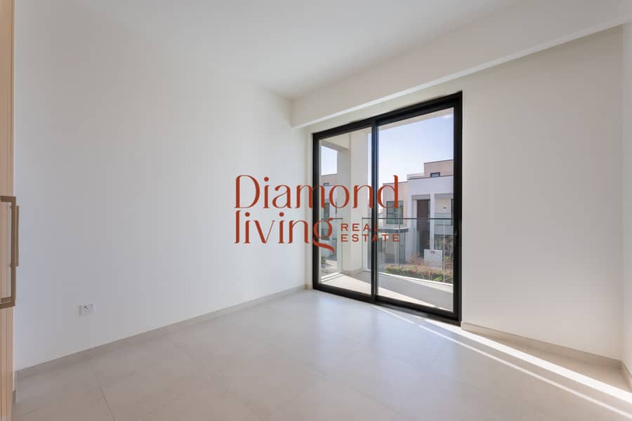 Park View Close to Amenities Multiple Options - Image 8