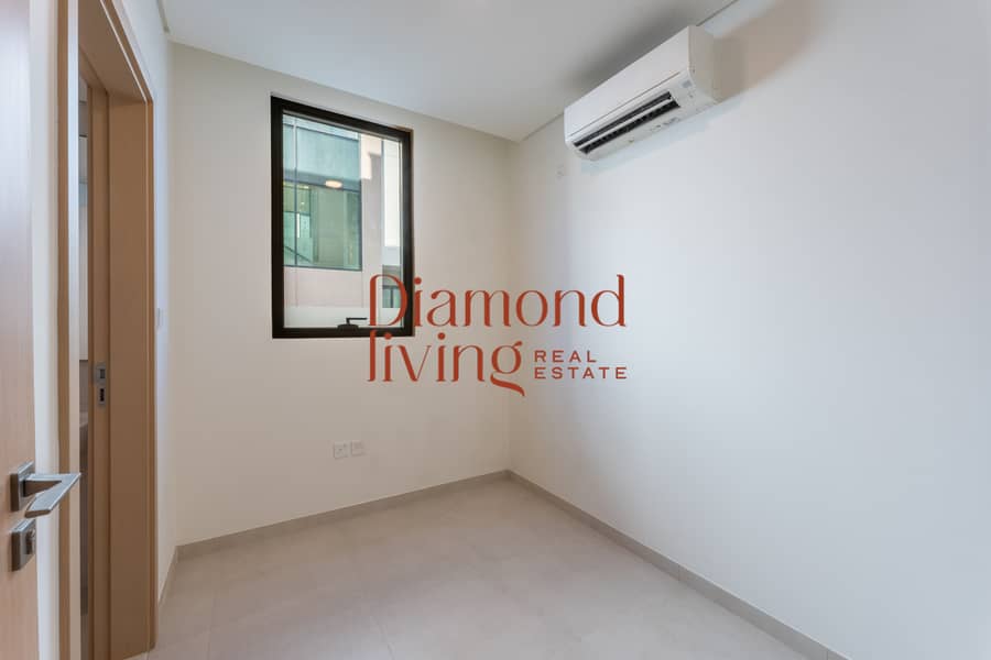 Park View Close to Amenities Multiple Options - Image 13