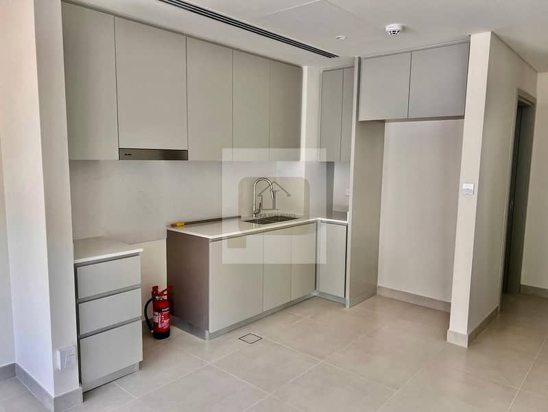 single row | close to pool and park | move in