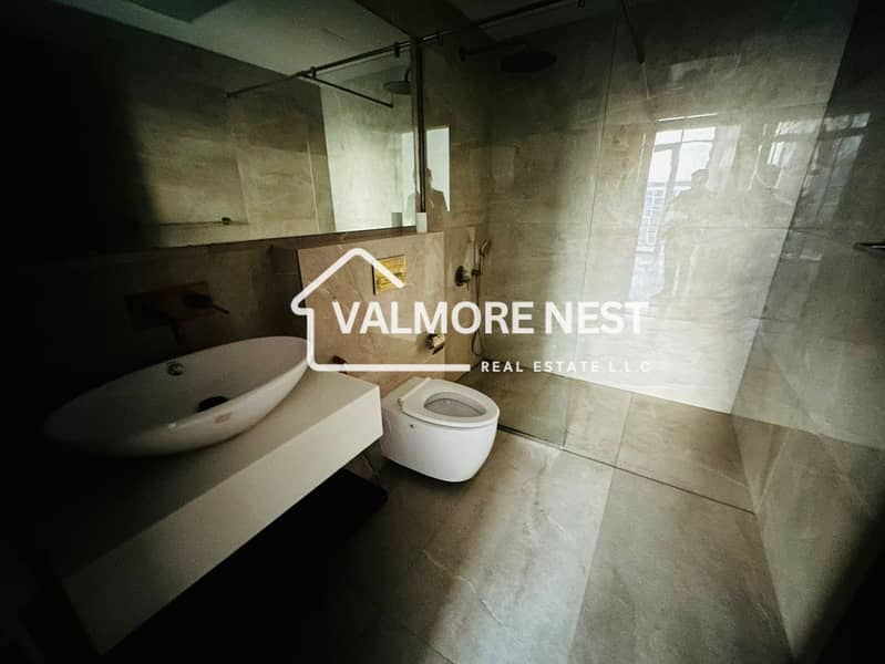 Spacious I Premium finishing I Best pick - Image 14