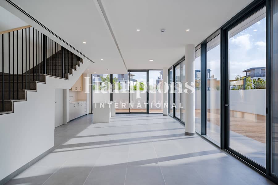 Corner Villa | Brand New | Single Row