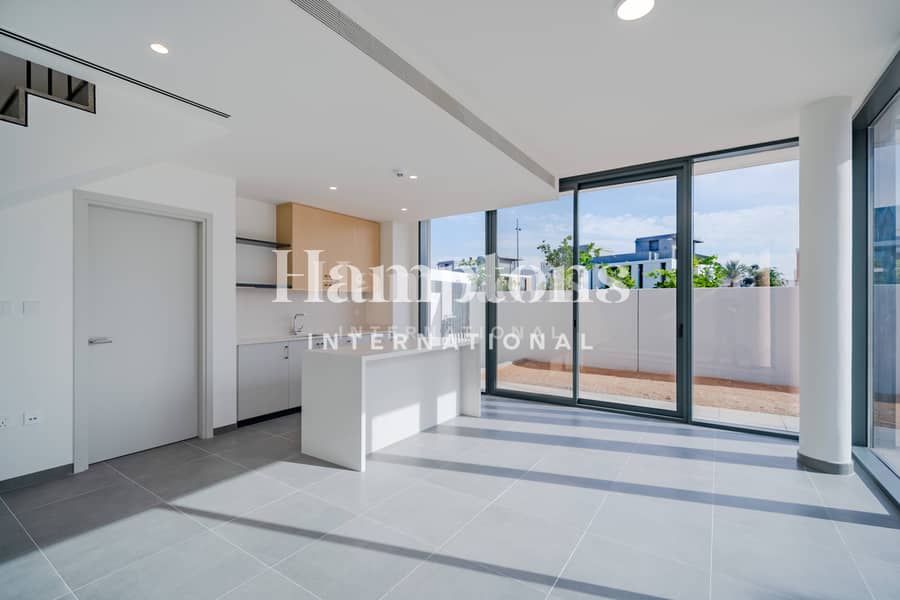 Corner Villa | Brand New | Single Row