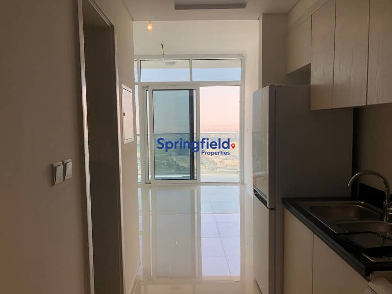 High-Floor Studio | Golf Course View | Roi