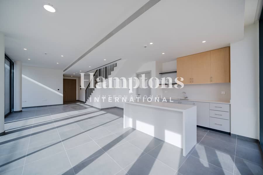 Corner Villa | Brand New | Single Row