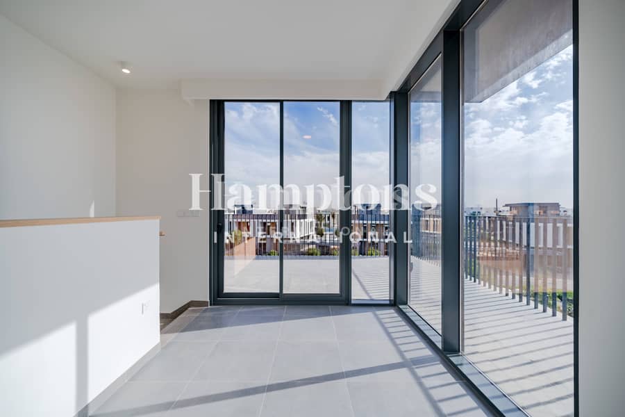 Corner Villa | Brand New | Single Row