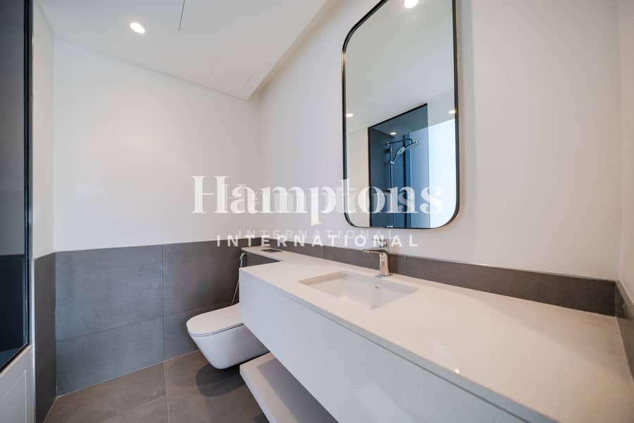 Corner Villa | Brand New | Single Row - Image 10