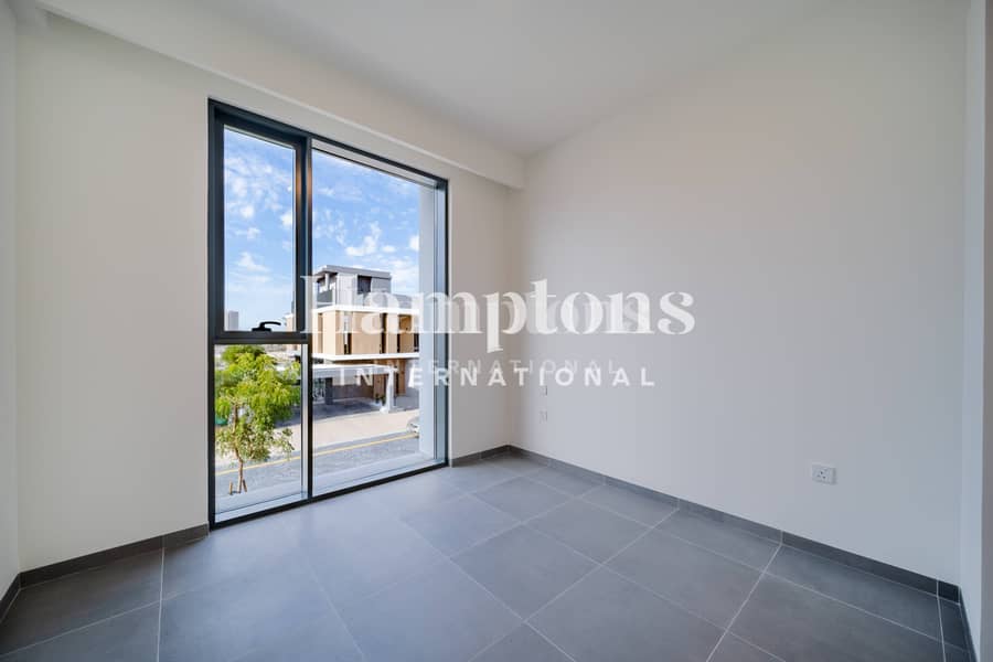 Corner Villa | Brand New | Single Row - Image 11