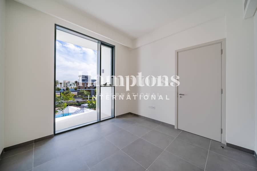 Corner Villa | Brand New | Single Row - Image 14