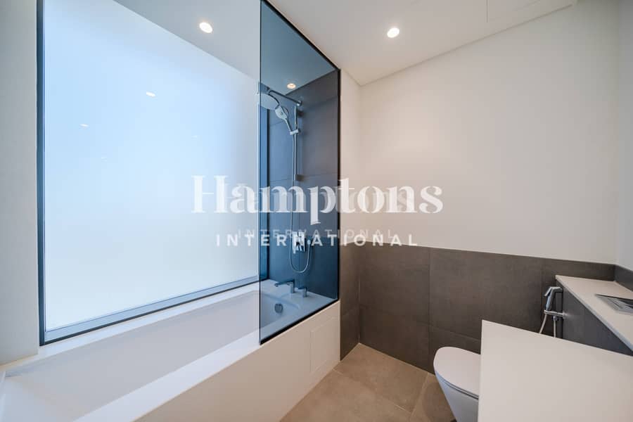 Corner Villa | Brand New | Single Row - Image 15