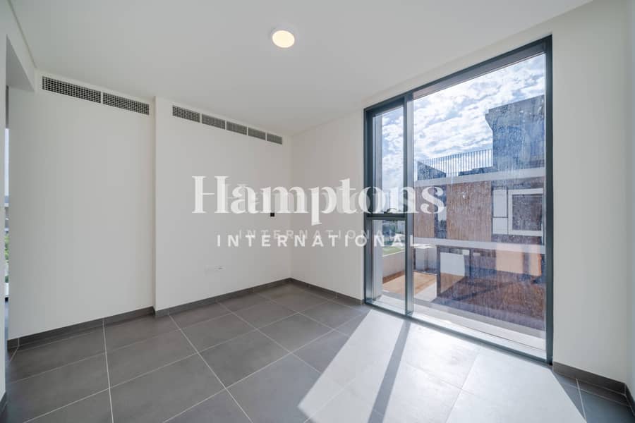 Corner Villa | Brand New | Single Row - Image 16