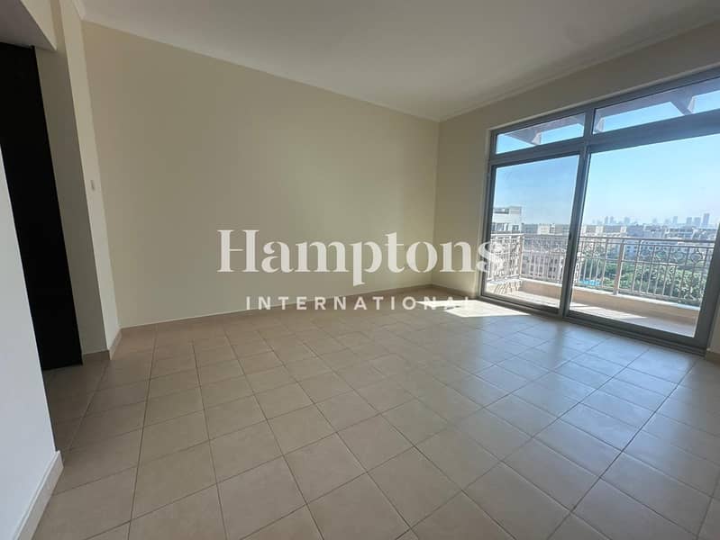 HIGH FLOOR | LAKE VIEW | SPACIOUS - Image 7