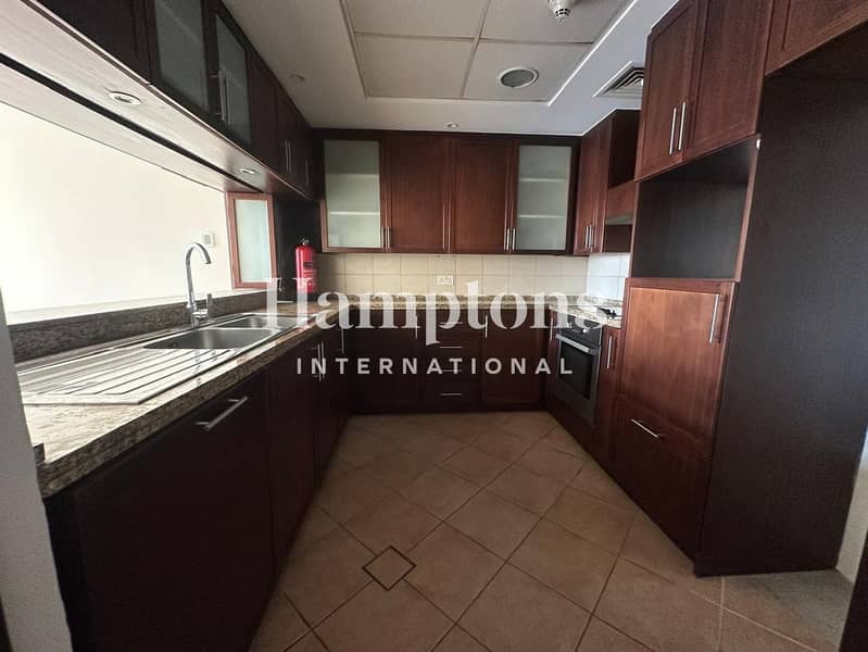 HIGH FLOOR | LAKE VIEW | SPACIOUS - Image 8