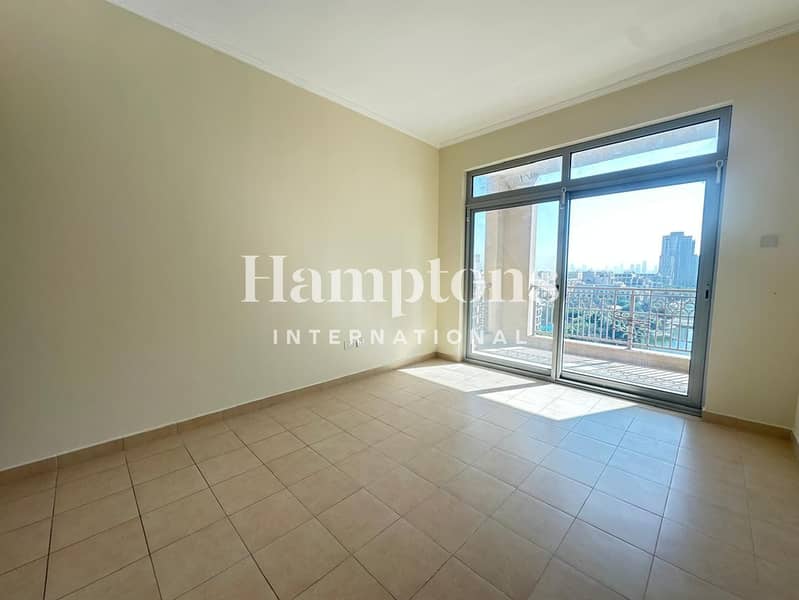 HIGH FLOOR | LAKE VIEW | SPACIOUS - Image 10