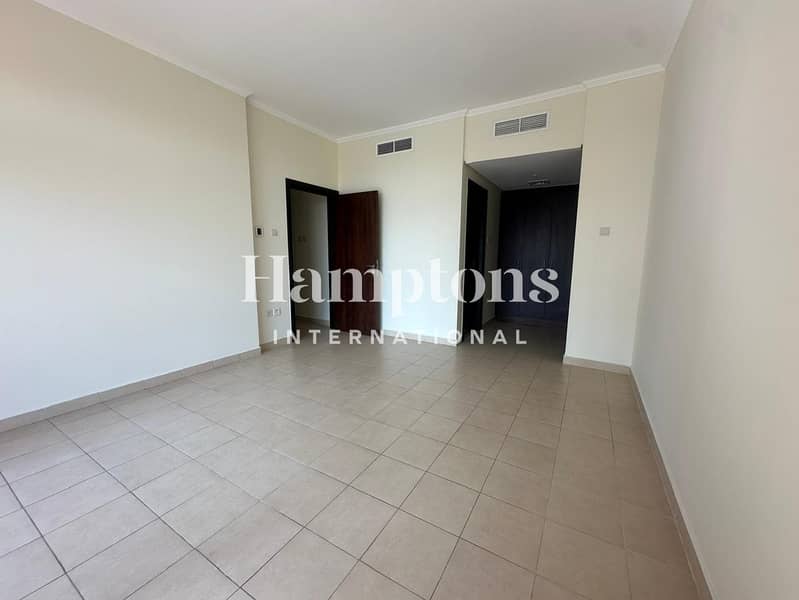 HIGH FLOOR | LAKE VIEW | SPACIOUS - Image 14