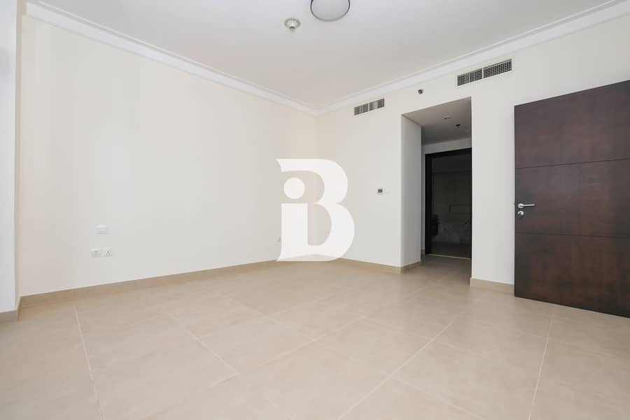 View of the Burj Khalifa | Skyline over the Water